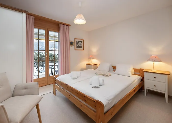 Hori-2 By Interhome 格林德瓦